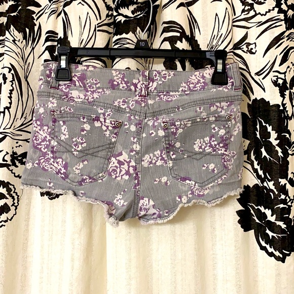 Mudd grey and purple jean shorts with frayed ends and floral pattern - Picture 2 of 2